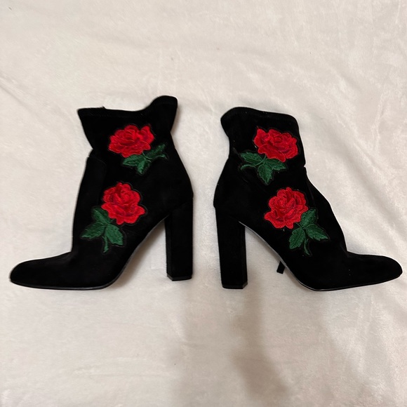 Suede heeled boots with roses - Picture 3 of 3